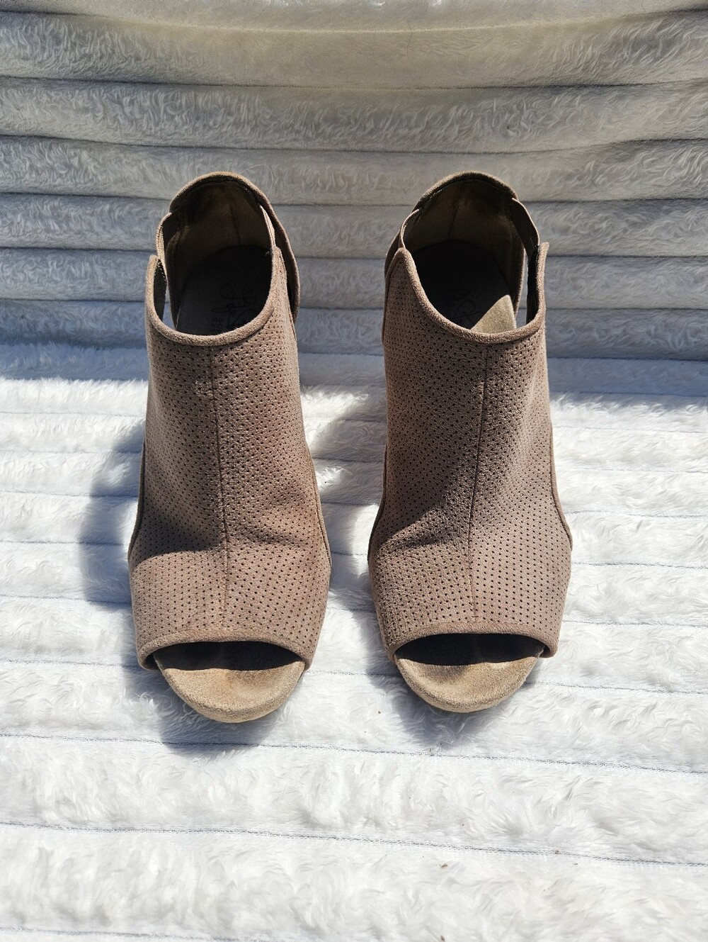 Life Stride Open Tow Wedge In Taupe Size 8